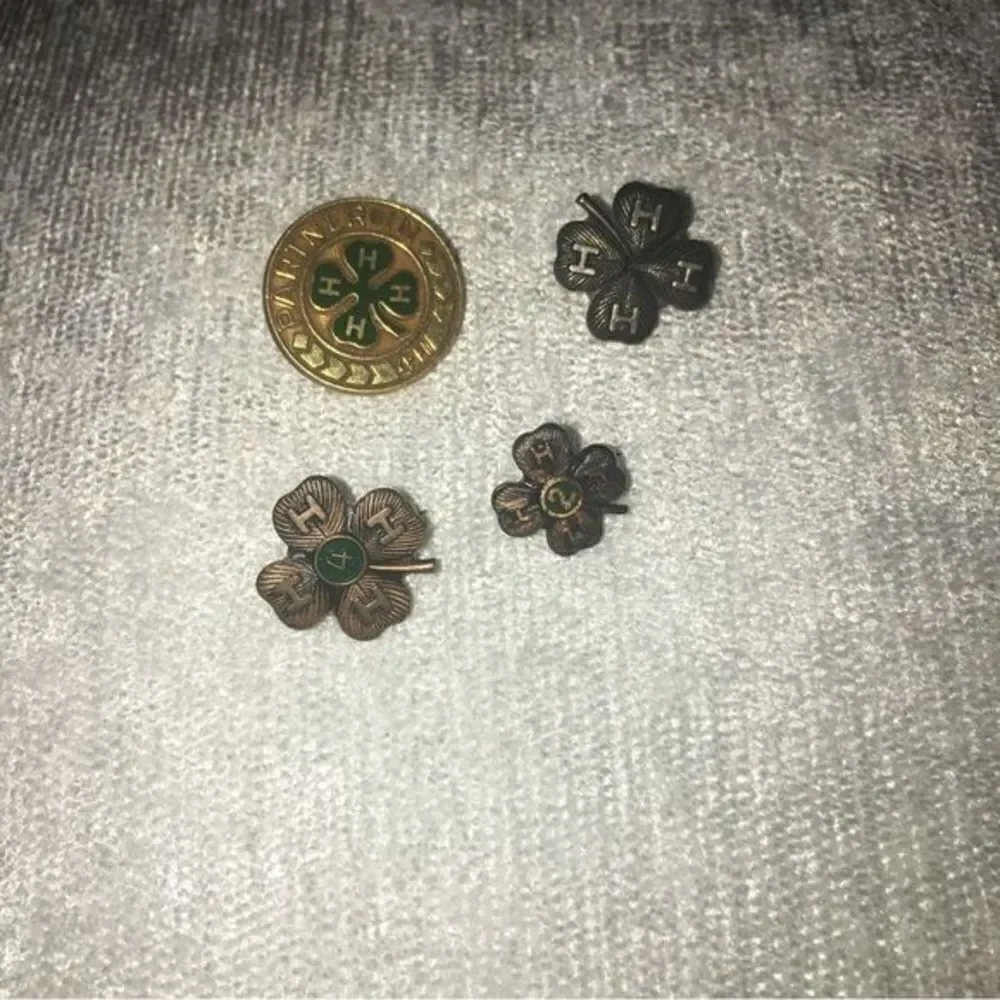 4H Bundle Of Gold Vintage Brooches - Picture 6 of 6